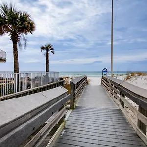 Townhome With Balcony - Walk To The Beach! Holiday home